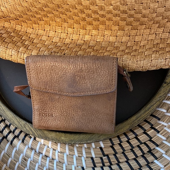 Fossil Woven Purse & Fossil small leather tan wallet. GUC gently used - Picture 11 of 13